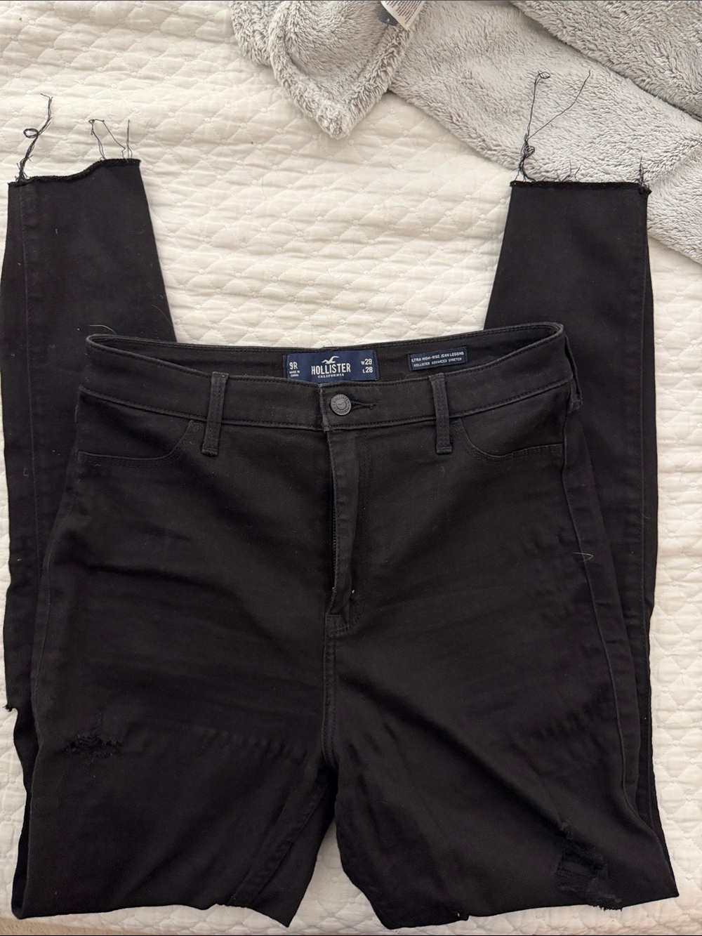Hollister Women's Black Raw-Hem Skinny Jeans